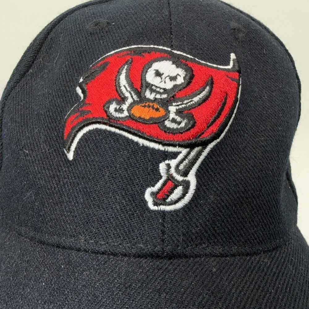 Tampa Bay Buccaneers NFL Reebok Team Apparel Black Adjustable Hat‎ Cap On Field